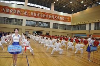 2016年上海市大学生武术拳操功夫扇比赛开赛